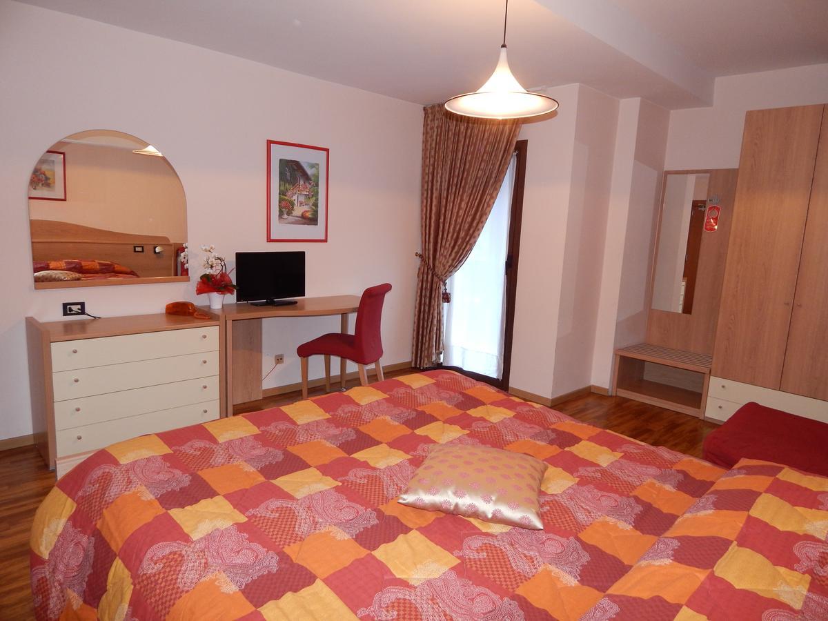 Albergo Ginevra Roncone Exterior photo