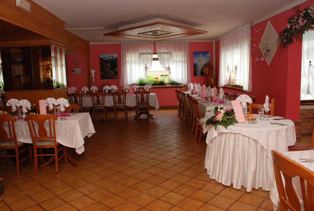 Albergo Ginevra Roncone Exterior photo