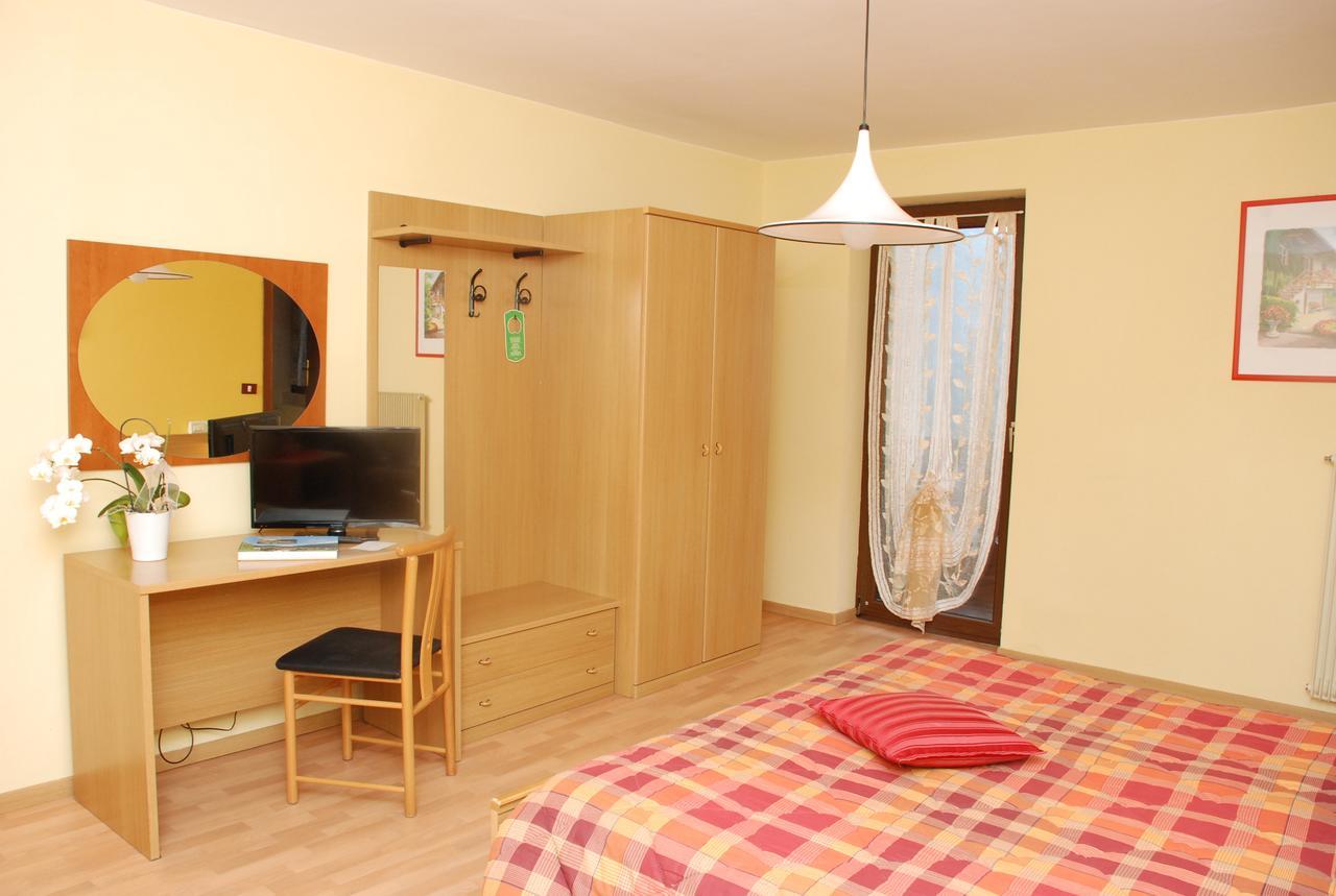 Albergo Ginevra Roncone Exterior photo